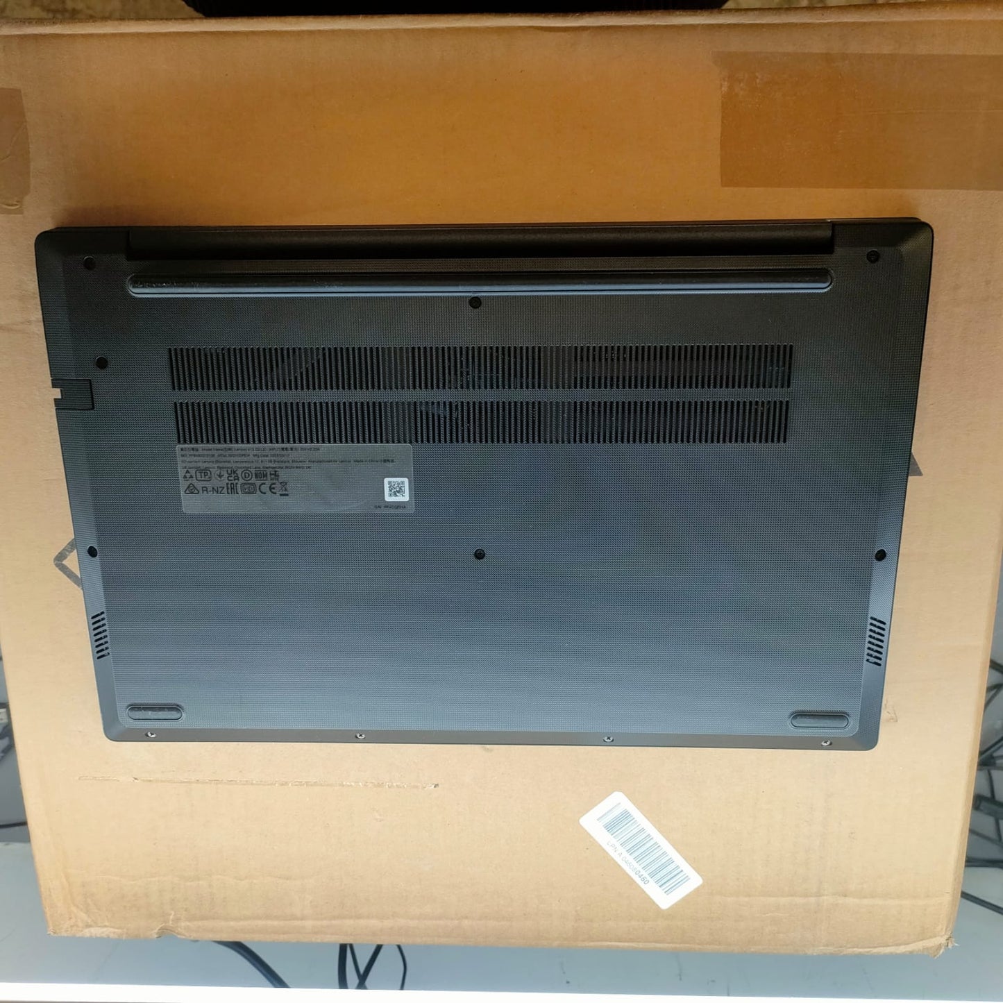 LENOVO V15 15.6" N4500 8GB; SSD 256GB WIN 11 PRO LIBBRE