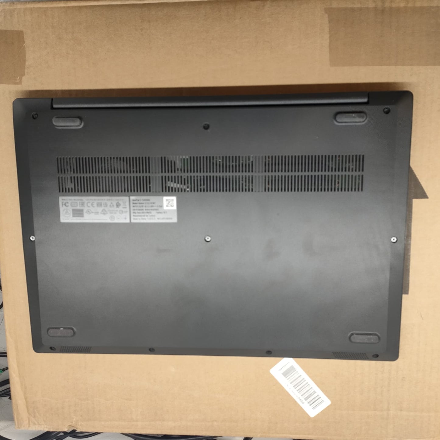 LENOVO IDEAPAD 15.6" AMD 3020E RAM 8GB; SSD 256GB WIN 11 PRO LIBBRE