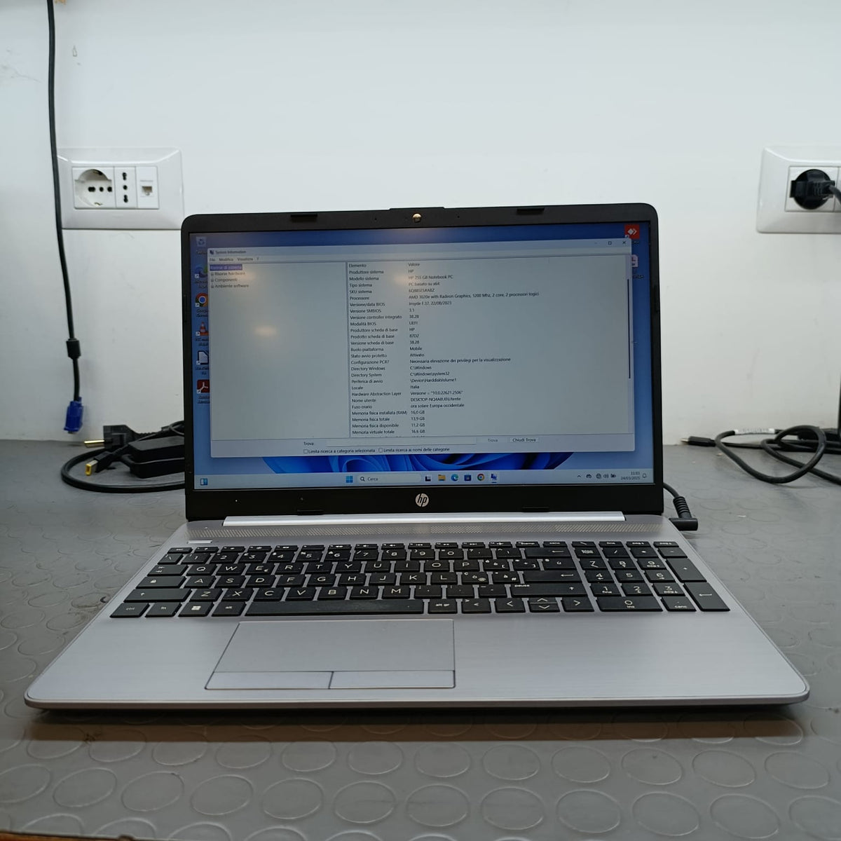 HP 255 G8 AMD 3020e SILVER RAM 16GB;SSD 128GB HDD 500GB DISPLAY 15.6" WIN 11P