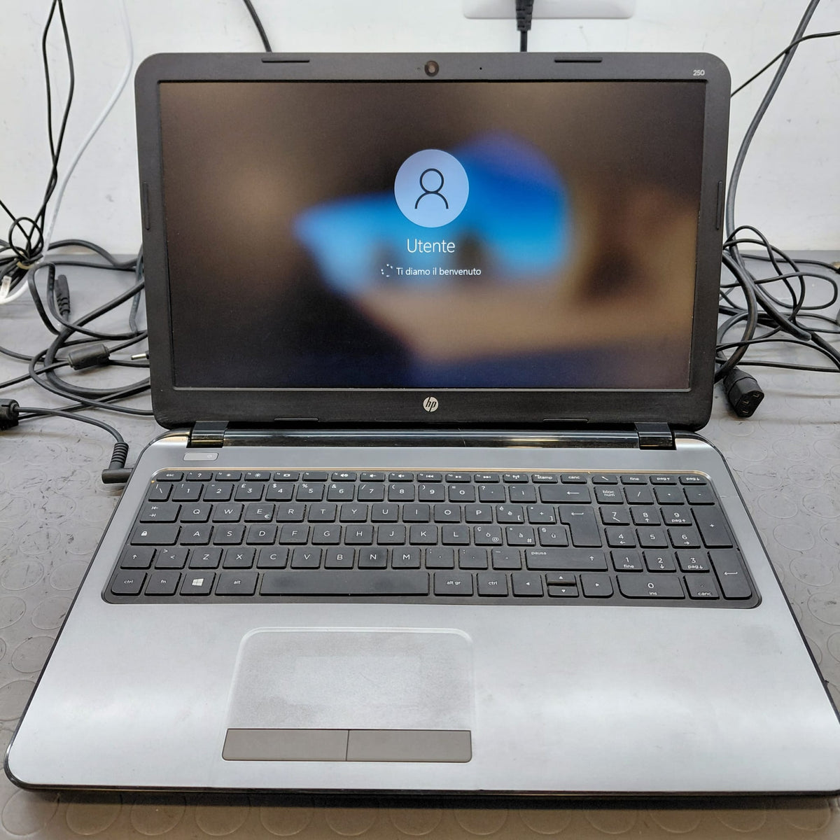 Notebook Pc Portatile HP 250 G3 15.6" N2840 Ram 4GB SSD 256GB Win10 usato