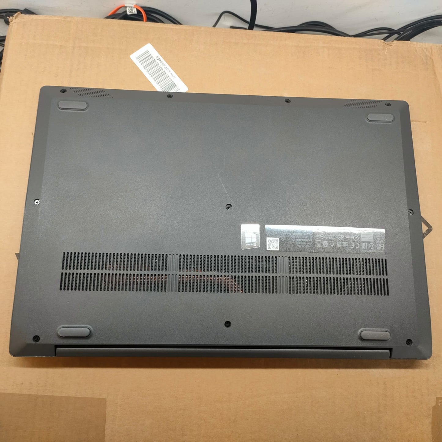 LENOVO V15 15.6" AMD 3020E MEMORIA RAM 8GB; SSD 1128GB WIN 11 PRO LIBBRE