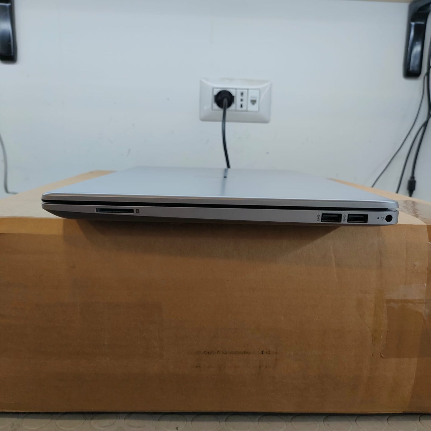 HP G8 AMD 3020E MEMORIA RAM 4GB; SSD 128GB WIN 11 PRO LIBBRE