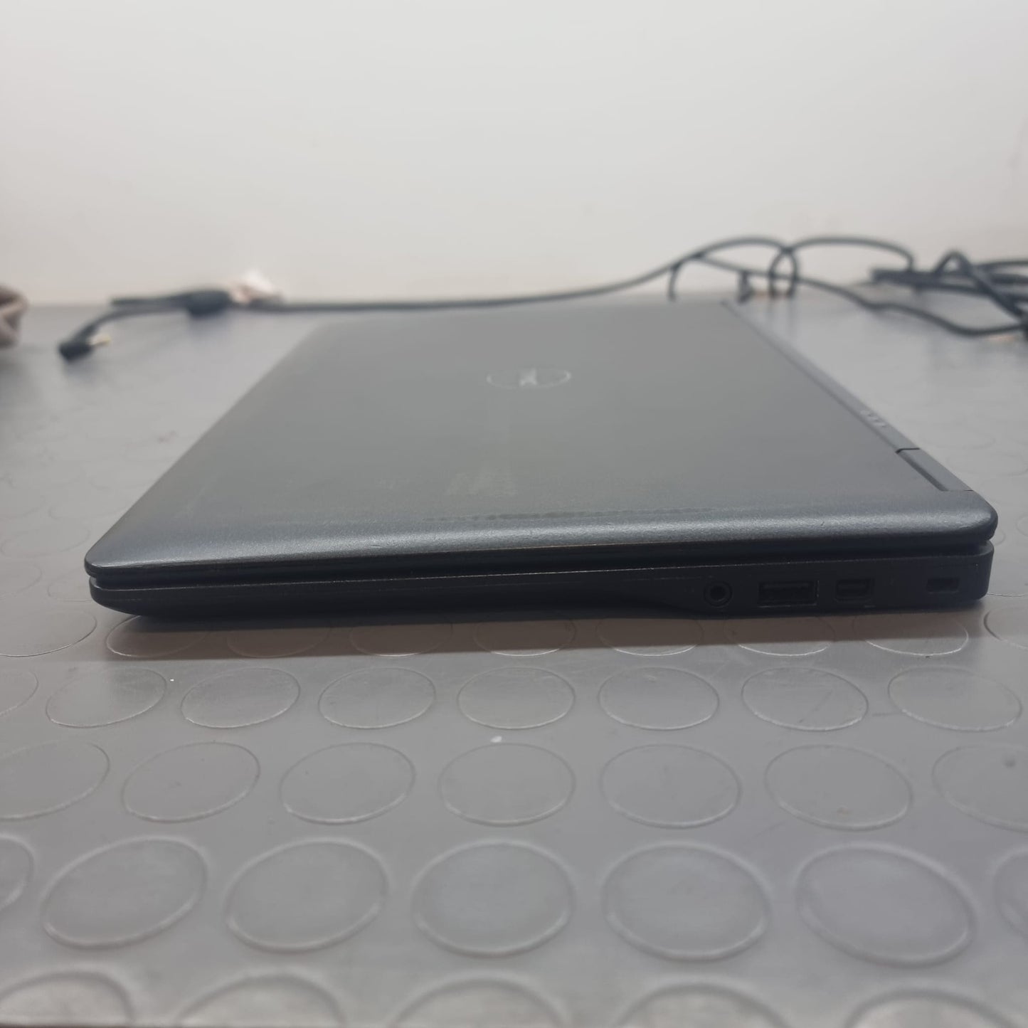 DELL E7250 I5-5300 RAM 8GB;SSD 128GB DISPLAY 12" HD