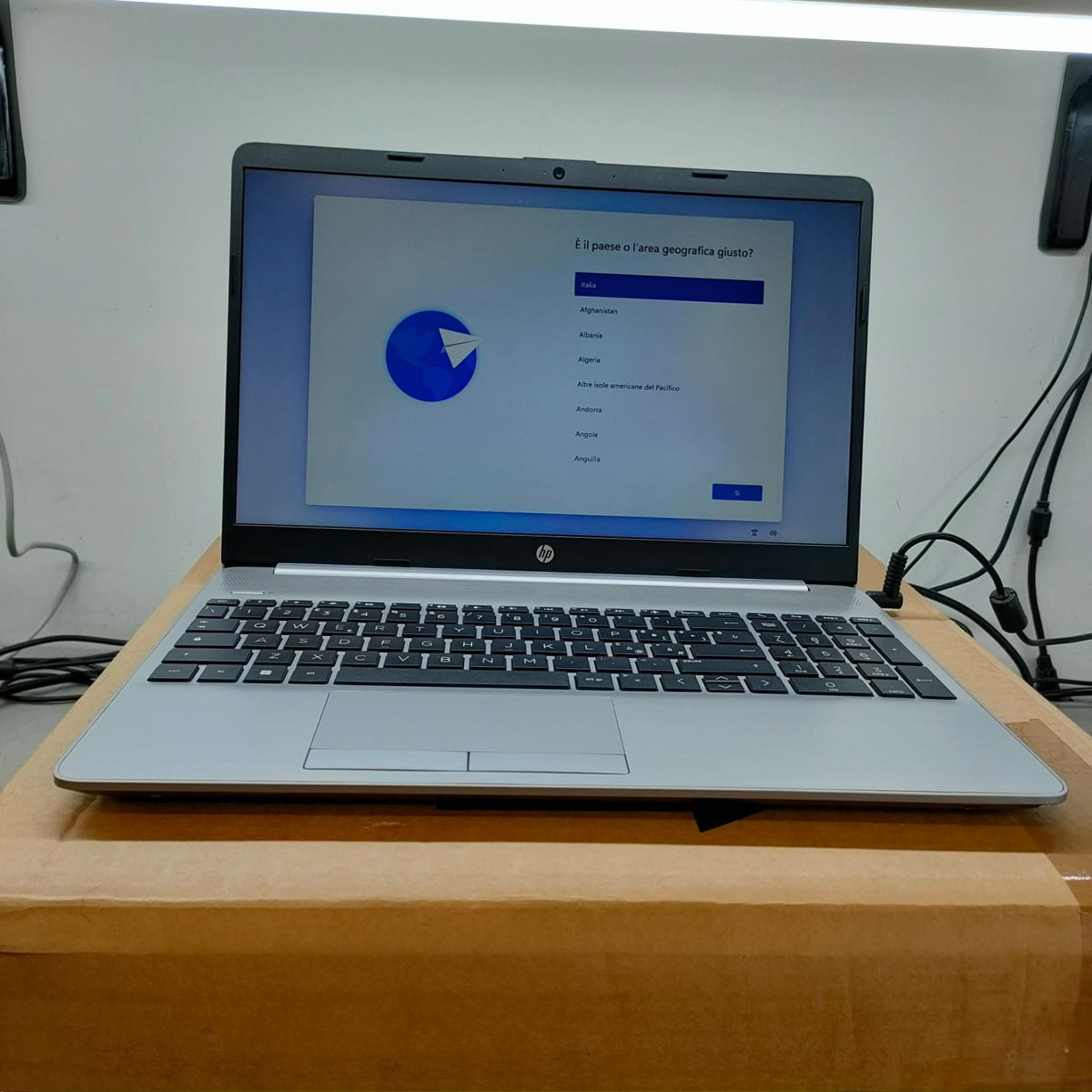 HP G8 AMD 3020E MEMORIA RAM 4GB; SSD 128GB WIN 11 PRO LIBBRE
