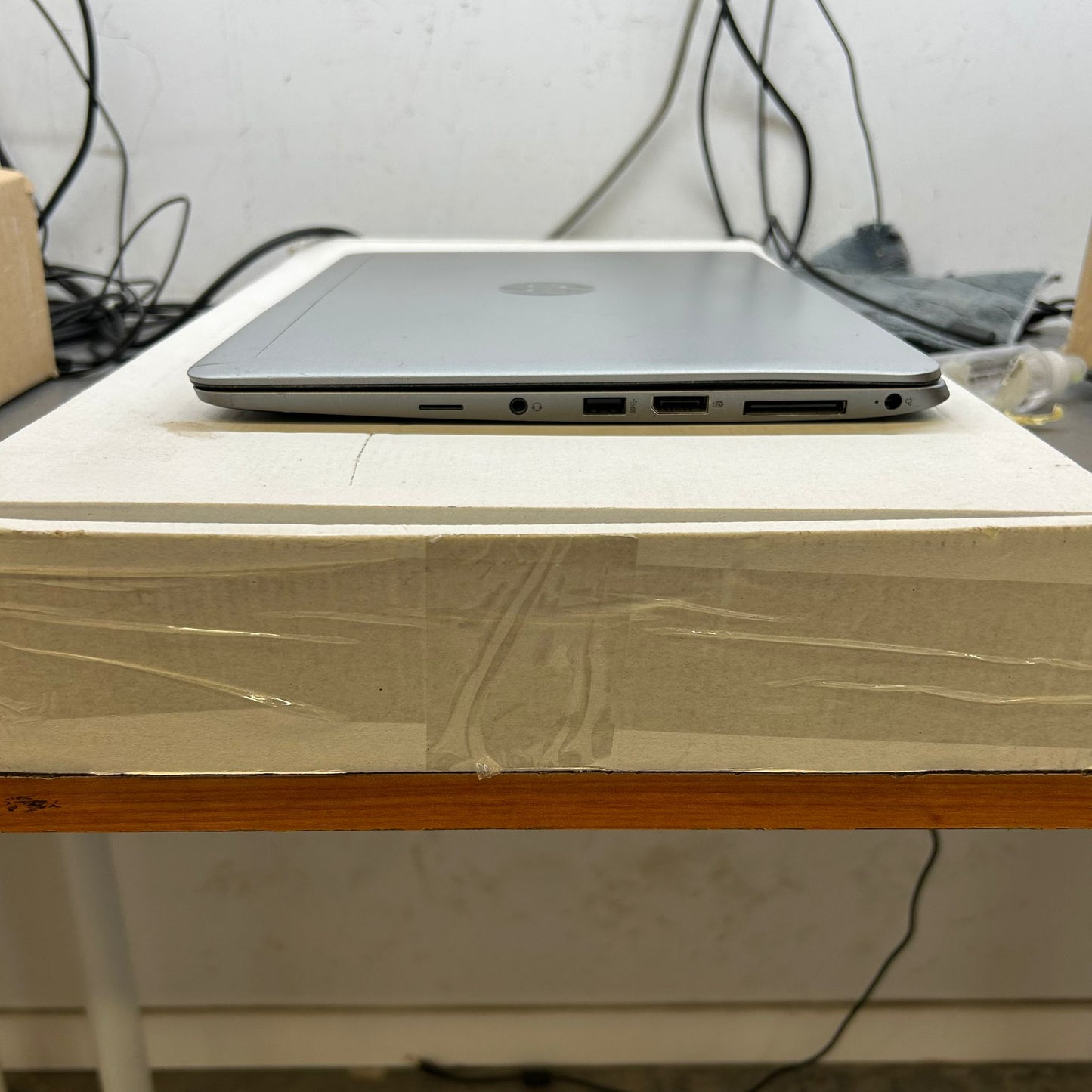 HP Elitebook Folio, 1040 G1 Notebook Pc portatile Pronto All'uso, Display 14", Intel Core i7, Ram 8GB, SSD 240GB, Pacchetto Libre Office W10P