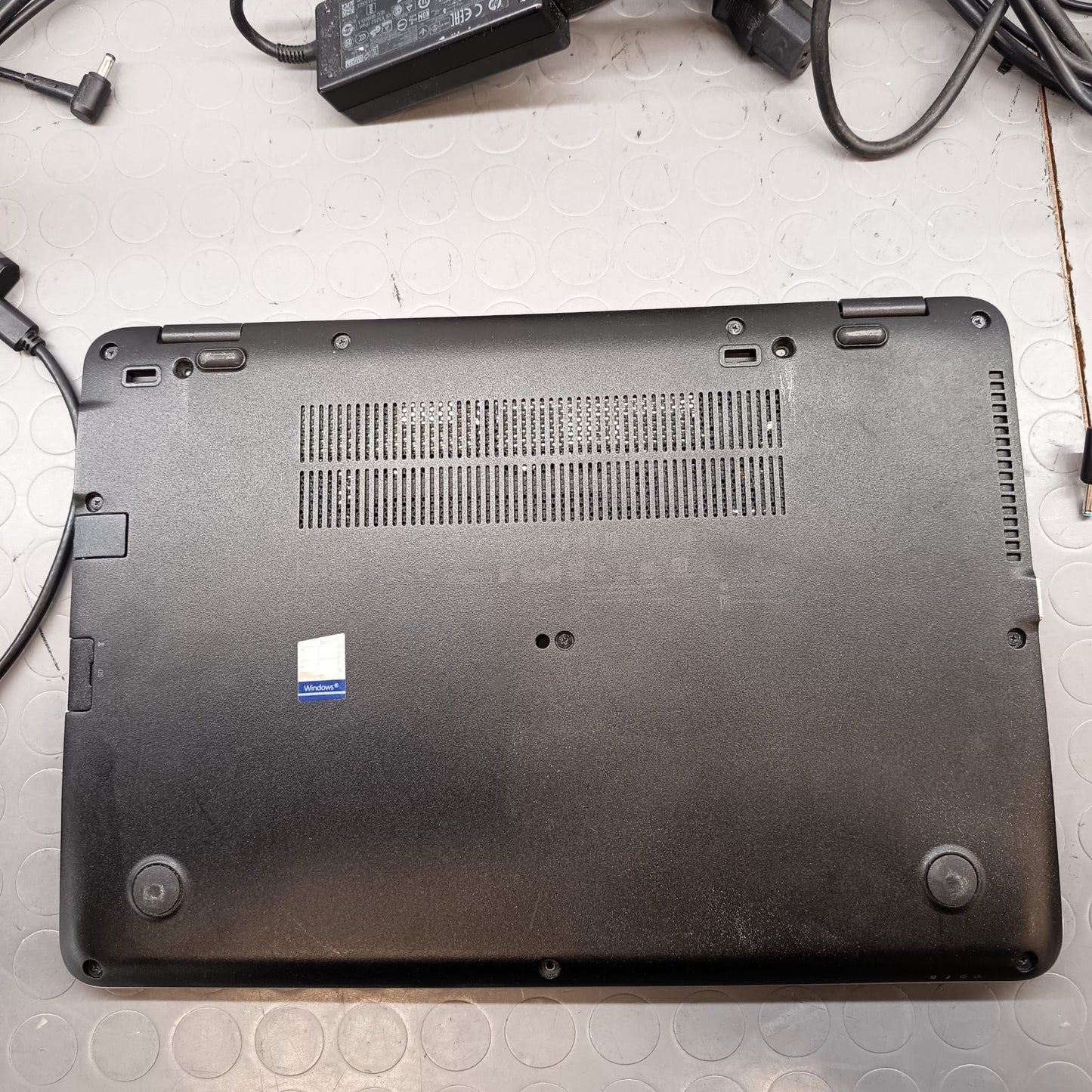 HP 840 G3 I7 -6600U RAM 16GB; HDD 500GB SSD 128GB DISPLAY 14.0" WIN 10 PRO