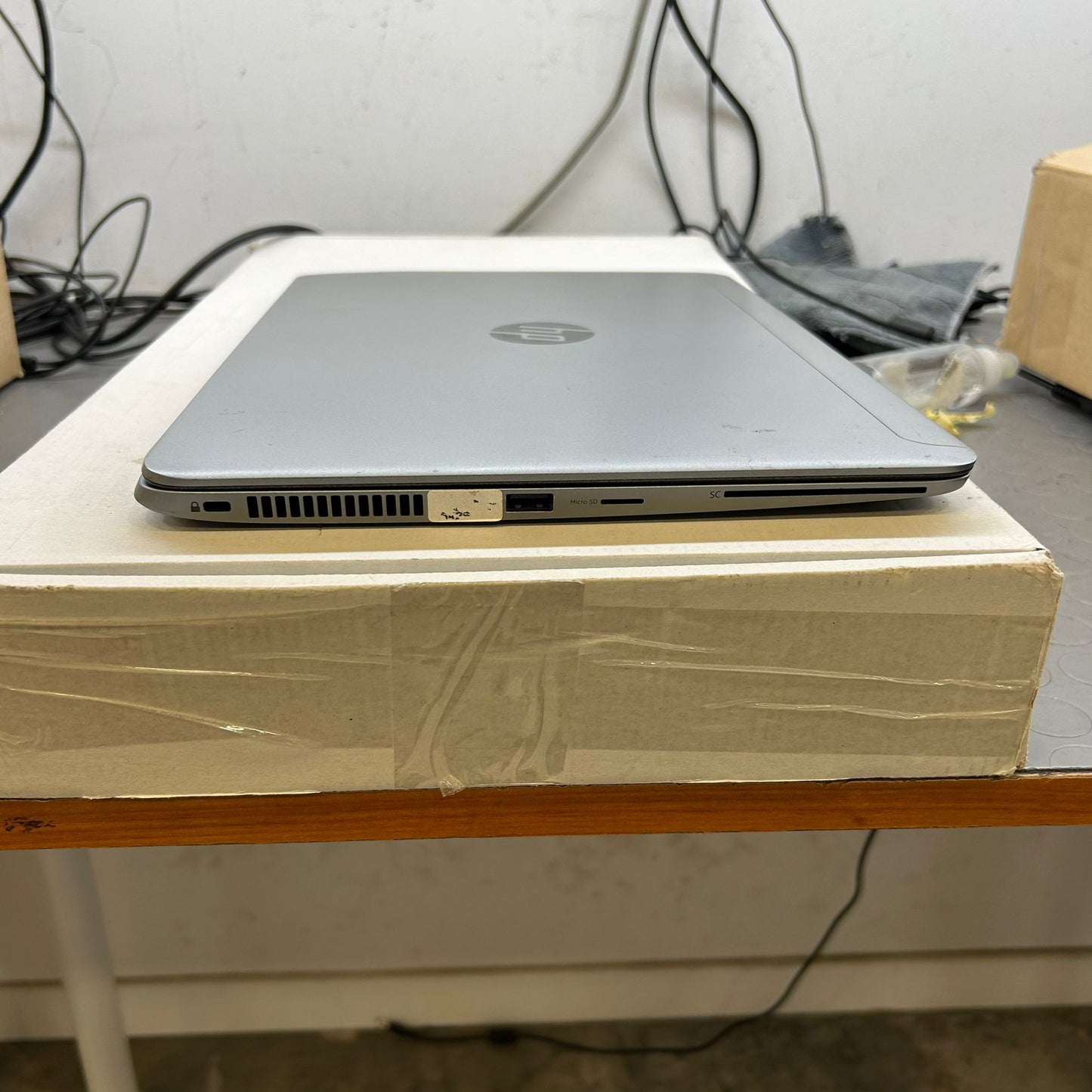 HP Elitebook Folio, 1040 G1 Notebook Pc portatile Pronto All'uso, Display 14", Intel Core i7, Ram 8GB, SSD 240GB, Pacchetto Libre Office W10P