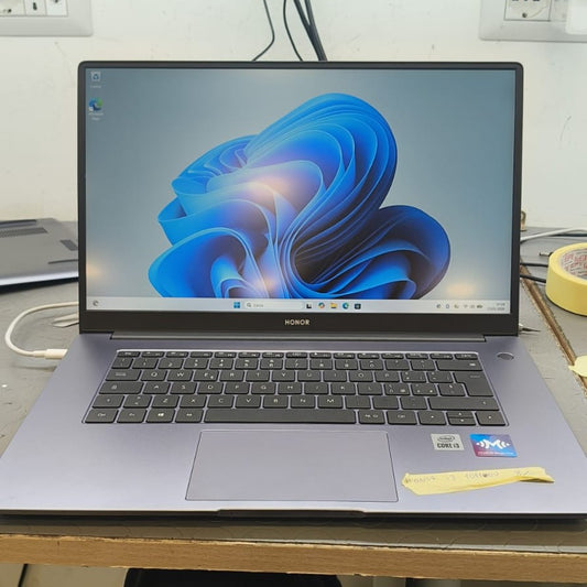 Notebook Pc Portatile Honor 15,6" I3-10110uU Ram 8GB SSD 256GB Win11 Pro usato