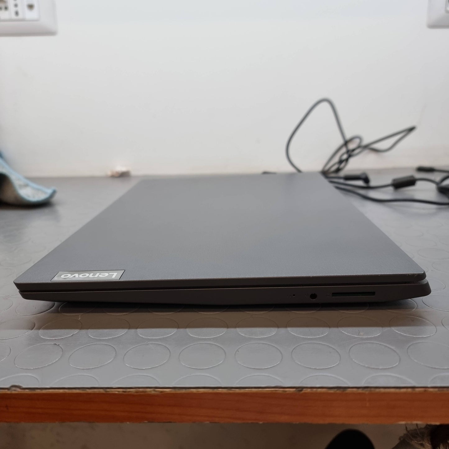 LENOVO AMD RYZEN 3 3250U RAM 8GB;SSD 256 HDD 500GB DISPLAY 15.6" WIN 11P