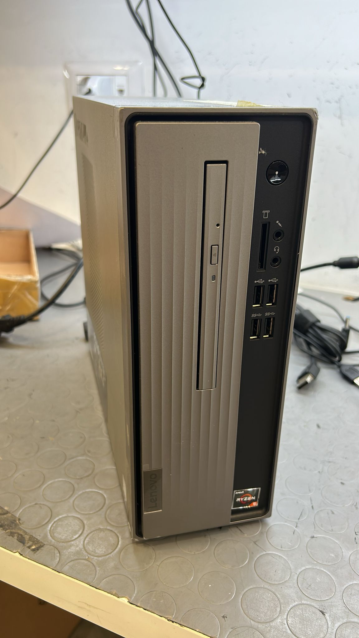 PC DESKTOP LENOVO RYZEN 5 3500U 8/256 W11 LIBRE