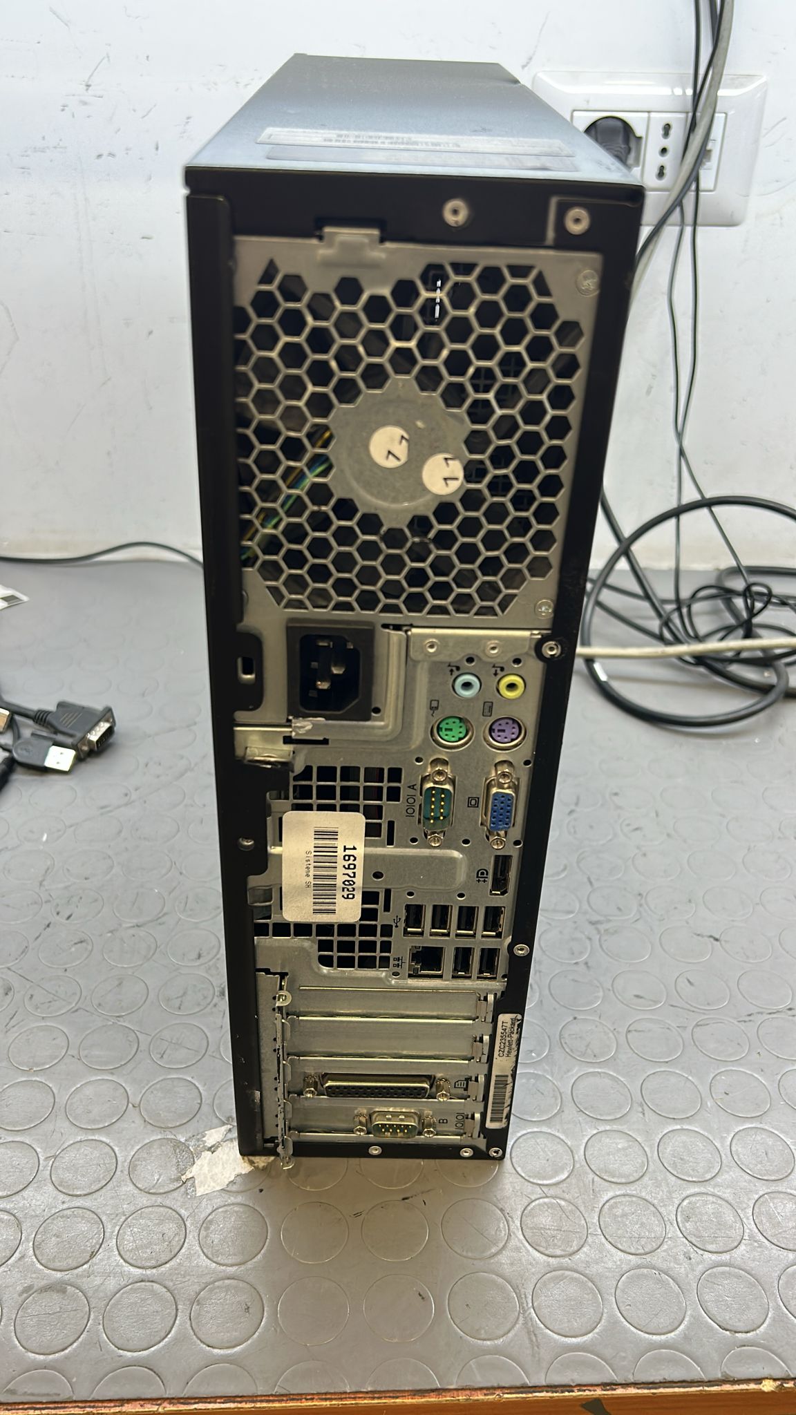 PC DESKTOP HP 8200 I5-2400 RAM 8GB SSD 128 W10 LIBRE