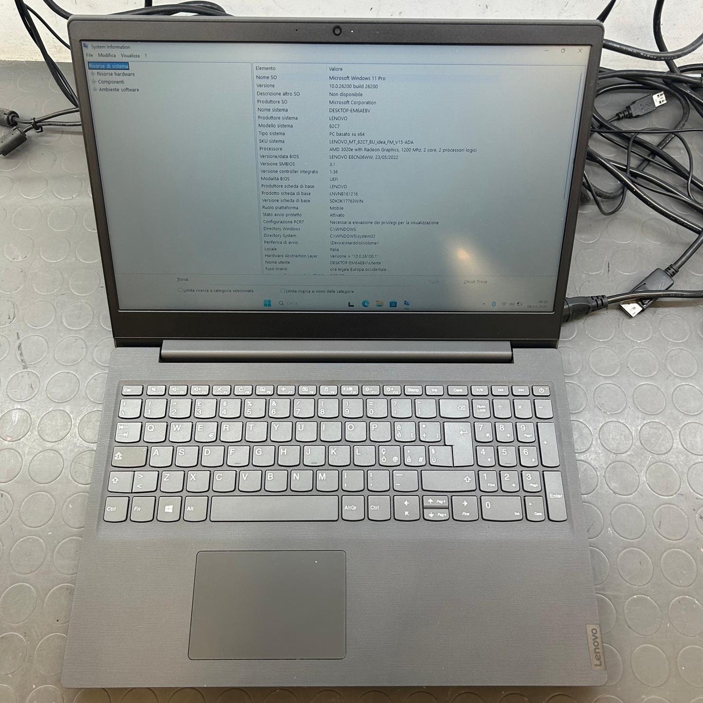 LENOVO IDEAPAD 15.6" AMD 3020E RAM 8GB; SSD 256GB WIN 11 PRO LIBRE