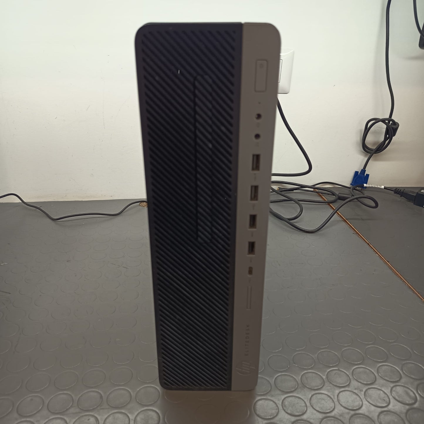 HP 800 G5 SFF i5 9TH MEMORIA  RAM 8GB; SSD 256GB WIN 10