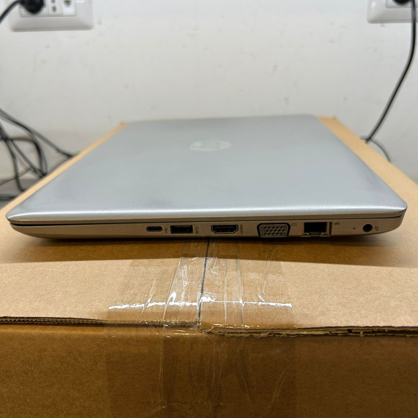 HP Probook 440 G4, Pc Portatile Notebook Intel Core i5-7200U, Display FHD da 14", RAM 8Gb, SSD 256Gb, Pacchetto Libre Office W10P