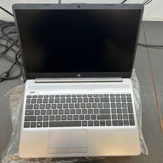 HP 255 G8 AMD RYZEN 5 5500U 15,6" SILVER 16GB RAM 1256GB SSD W11P LIBRE USATO